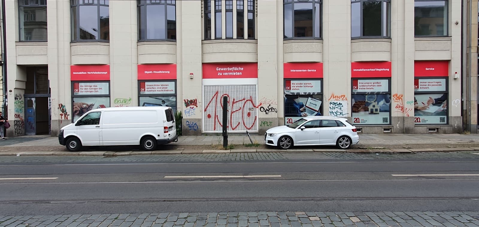 Vollflächig folierte Schaufensterfront in der Königsbrücker Straße, Dresden