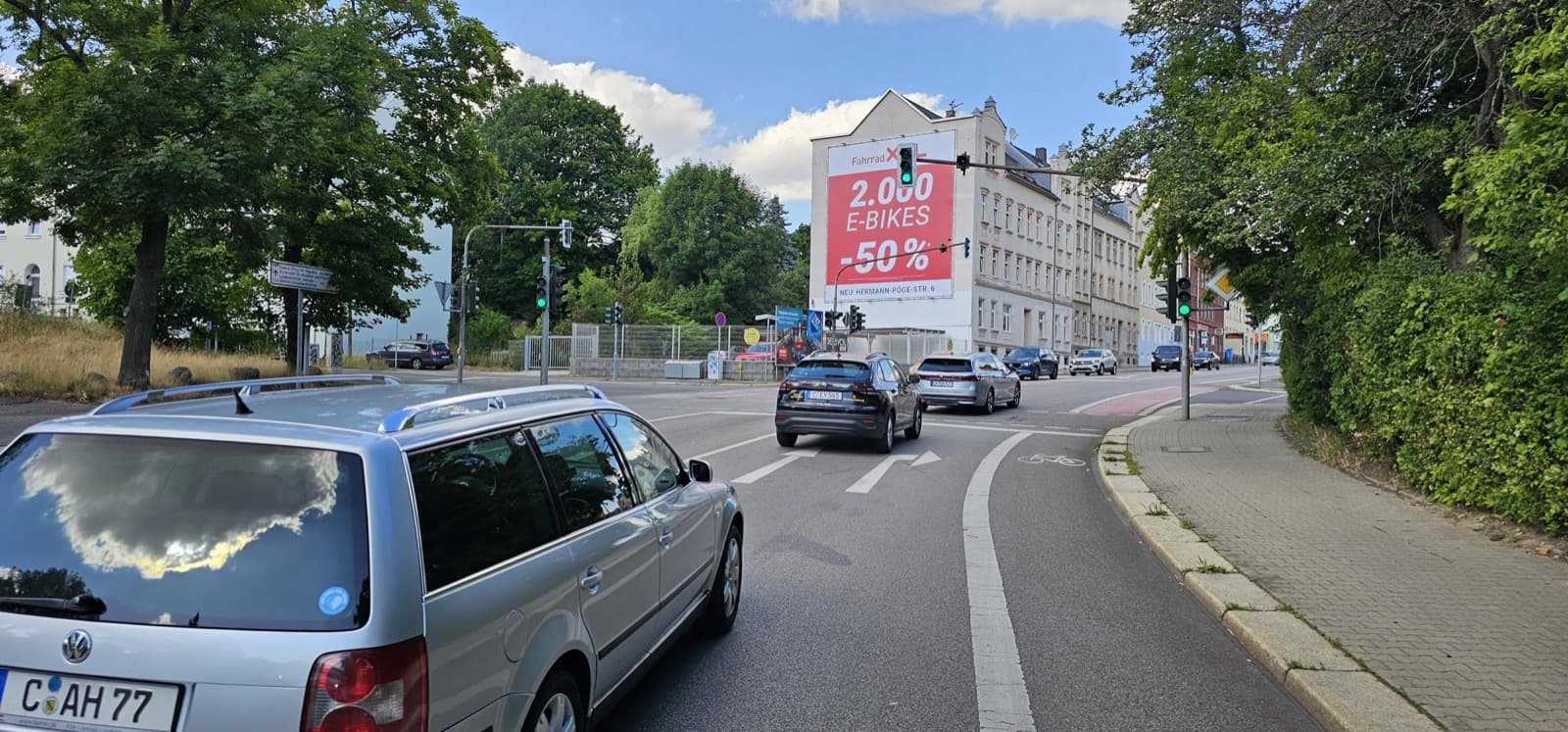 Riesenformat-Werbung von Fahrrad XXL an einer Hausgiebelwand in Chemnitz